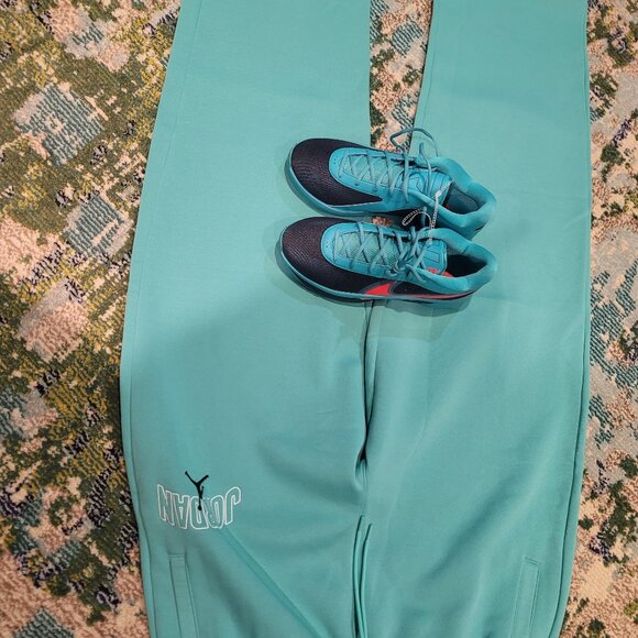 NIKE SHOES & SWEATPANT- NO ORIGINAL BOX - BRAND NEW AND NEVER USED main image 10